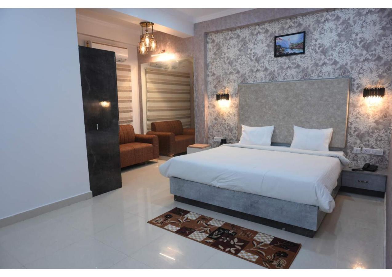 Hotel Ganga Kaveri Varanasi Exterior photo
